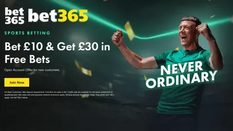 《利物浦荣耀归来：阿隆索受欢迎，阿诺德遭遇球迷双重态度》